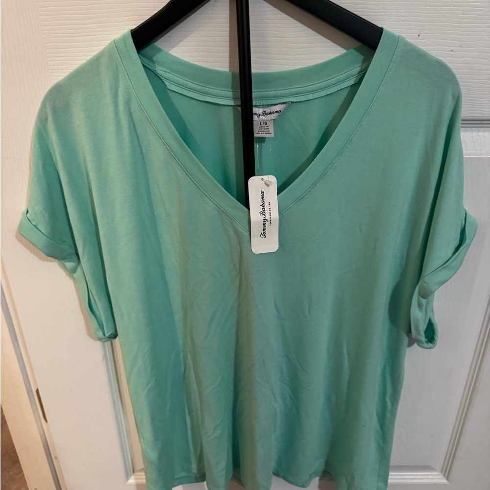 Tommy Bahama Women's seafoam V-Neck Tee